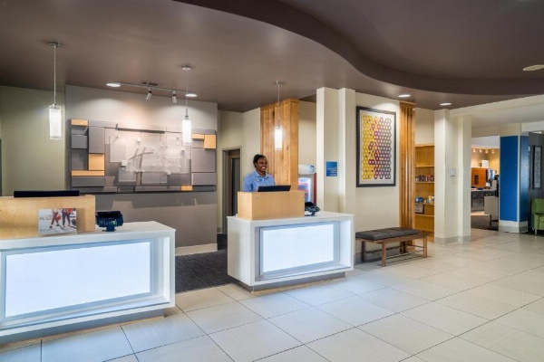 Holiday Inn Express Hotel Winona North image 11