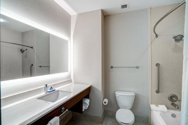 Holiday Inn Express Hotel Winona North image 23