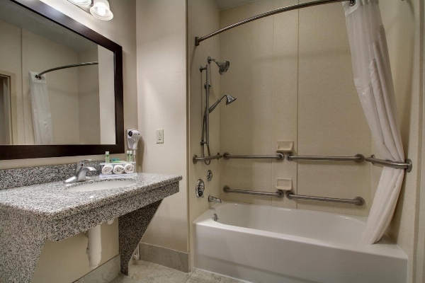 Holiday Inn Express Hotel Winona North image 3