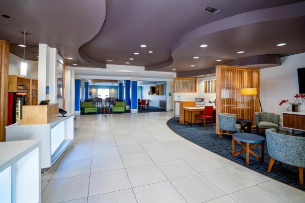 Holiday Inn Express Hotel Winona North image 9